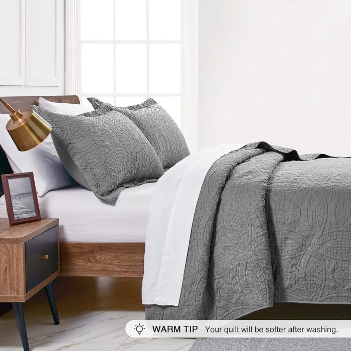 Love's Cabin Grey Queen Bed Quilt Set (image 4)