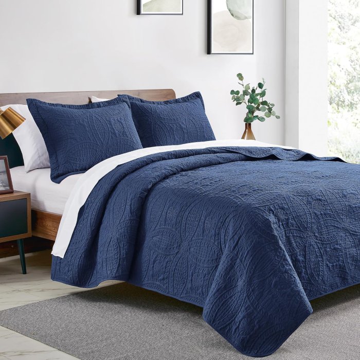Love's Cabin Navy Blue Quilt Set - Lightweight Microfiber Coverlet (3 Piece) (image 2)