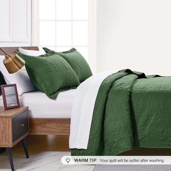 Love's Cabin Olive Green Quilt Set - Lightweight Microfiber Bedspread (image 4)