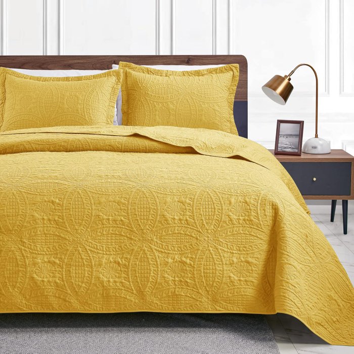 Love's Cabin Yellow Quilt Set - Lightweight Microfiber Bedspread